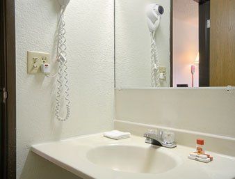 Super 8 Davenport Hotel Room photo